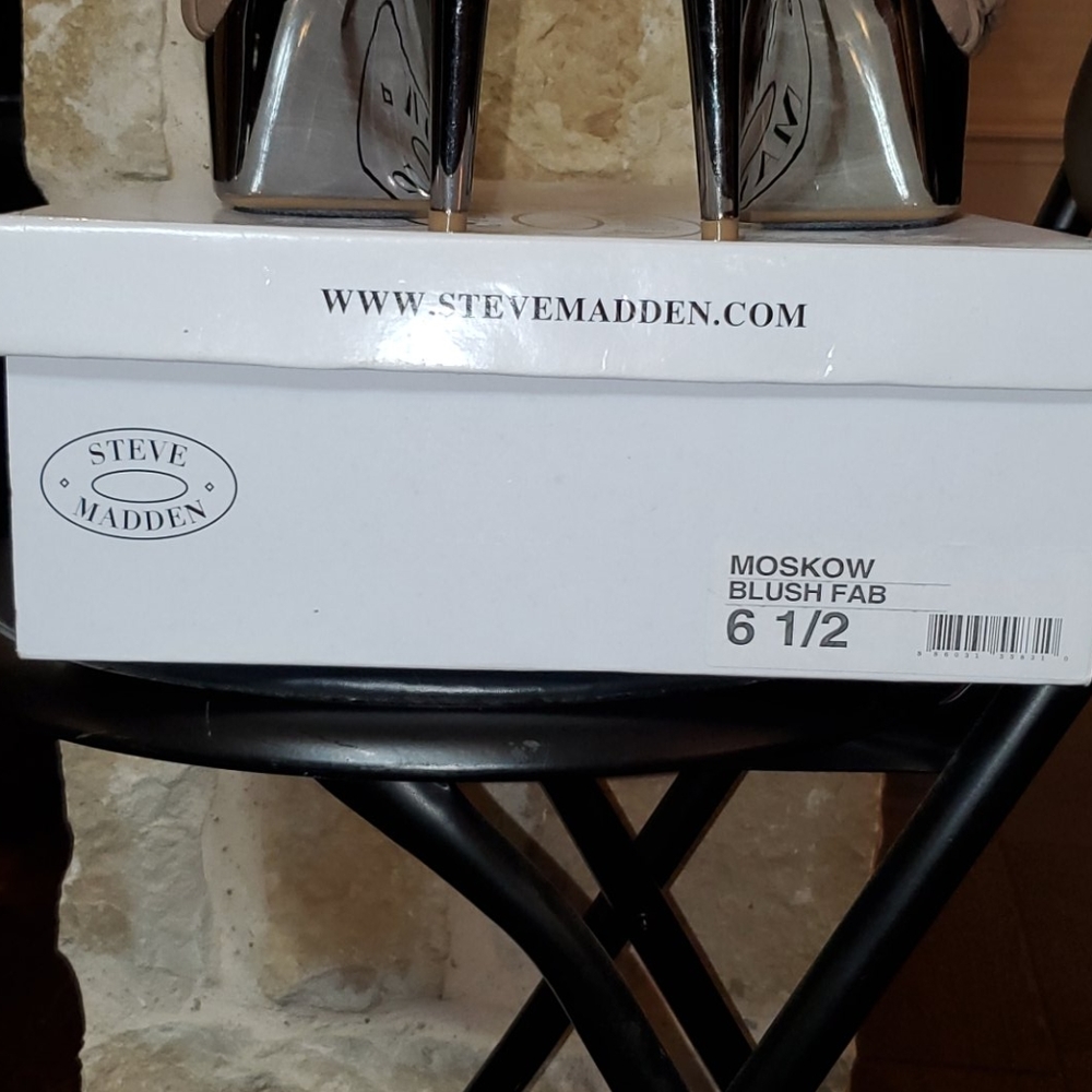 STEVE MADDEN HEELS - Picture 6 of 8